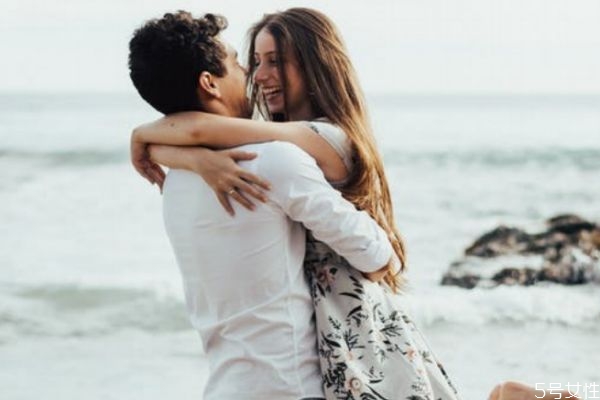 為什么男人很難放下前妻 男人還愛著前妻的表現(xiàn) 為什么男人很難放下前妻 男人還愛著前妻的表現(xiàn)