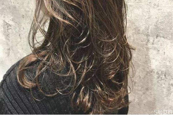 定型水時(shí)間長(zhǎng)了好不好 頭發(fā)定型水可以維持多久 定型水時(shí)間長(zhǎng)了好不好 頭發(fā)定型水可以維持多久