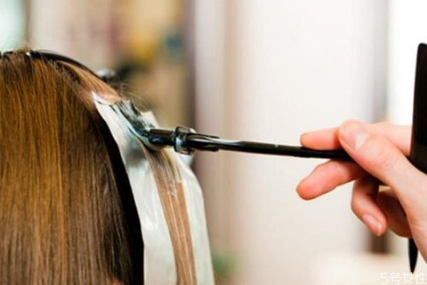 軟化劉海需要多長時間 軟化劉海幾分鐘最合適 軟化劉海需要多長時間 軟化劉海幾分鐘最合適