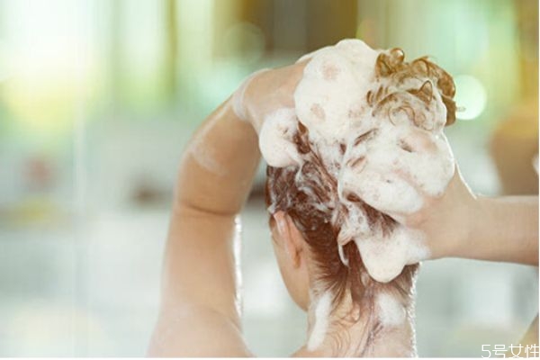 定型水時(shí)間長(zhǎng)了好不好 頭發(fā)定型水可以維持多久 定型水時(shí)間長(zhǎng)了好不好 頭發(fā)定型水可以維持多久