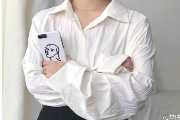 襯衣上有折痕怎么處理 處理襯衣上折痕方法 襯衣上有折痕怎么處理 處理襯衣上折痕方法