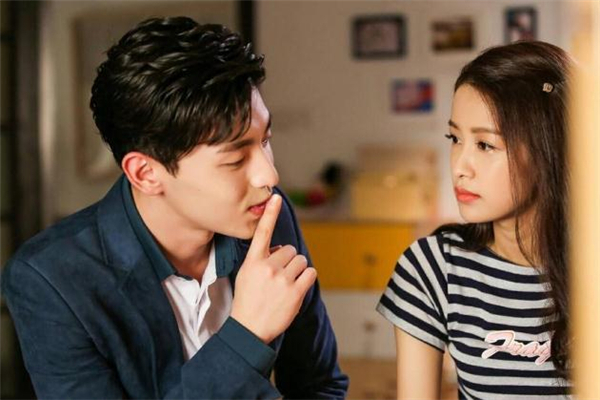 男人對(duì)你動(dòng)心和動(dòng)情的區(qū)別 動(dòng)心和動(dòng)情哪個(gè)感情深 男人對(duì)你動(dòng)心和動(dòng)情的區(qū)別 動(dòng)心和動(dòng)情哪個(gè)感情深