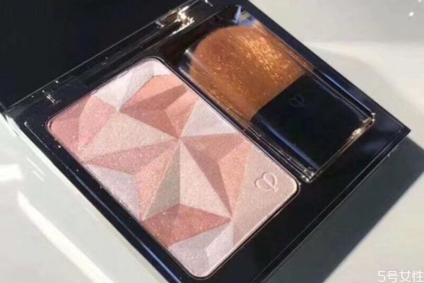 修容和高光什么時候用 高光和修容的區(qū)別 修容和高光什么時候用 高光和修容的區(qū)別