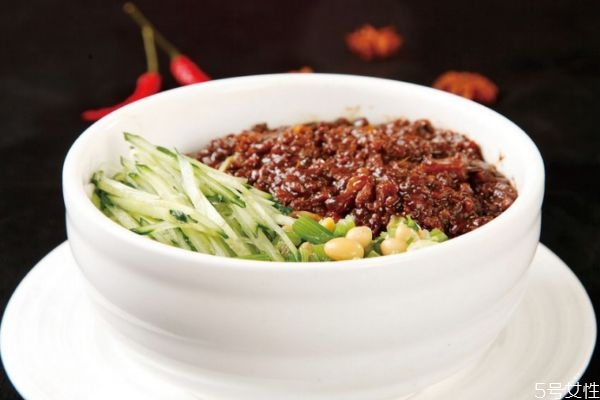 韓國(guó)炸醬面和北京炸醬面的區(qū)別 韓國(guó)炸醬面和北京炸醬面的區(qū)別