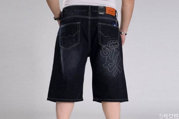 男生五分褲應該搭配 男生五分褲的搭配方法