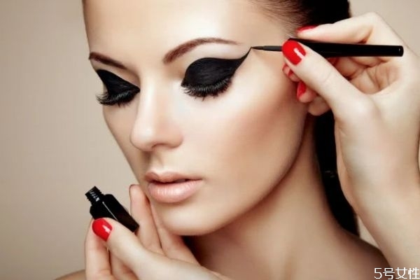 什么眼睛不適合畫眼線 不適合畫眼線的眼型 什么眼睛不適合畫眼線 不適合畫眼線的眼型