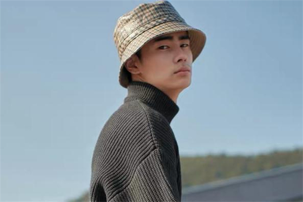 黑色毛衣配什么帽子好看 黑色毛衣搭配帽子圖片 黑色毛衣配什么帽子好看 黑色毛衣搭配帽子圖片