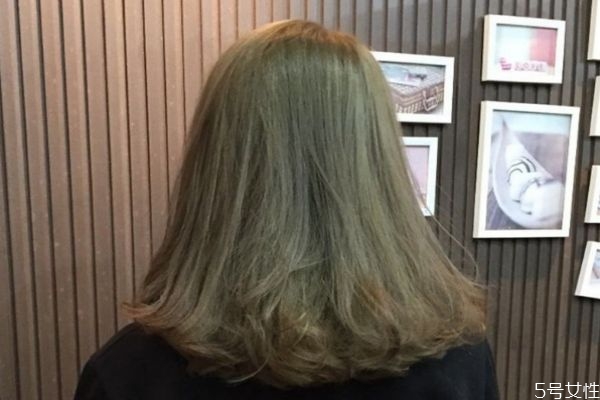 適合大學生的頭發(fā)顏色有什么 大學生可以染什么發(fā)色 適合大學生的頭發(fā)顏色有什么 大學生可以染什么發(fā)色