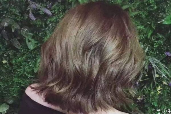 適合大學生的頭發(fā)顏色有什么 大學生可以染什么發(fā)色 適合大學生的頭發(fā)顏色有什么 大學生可以染什么發(fā)色