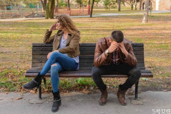 婚外情冷戰(zhàn)多久男人會(huì)想你 婚外情冷戰(zhàn)男人想你的表現(xiàn)