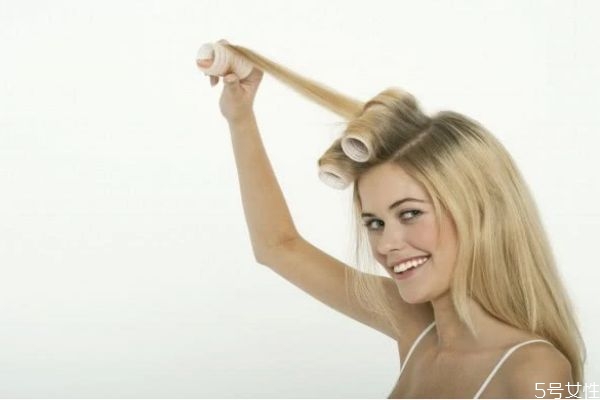 怎樣自制卷發(fā)小神器 自制簡(jiǎn)易卷發(fā)器 怎樣自制卷發(fā)小神器 自制簡(jiǎn)易卷發(fā)器