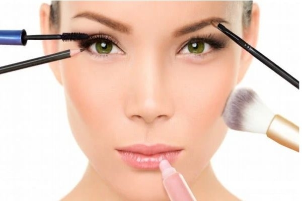 畫內(nèi)眼線好還是外眼線 畫內(nèi)眼線會(huì)被看出來(lái)嗎 畫內(nèi)眼線好還是外眼線 畫內(nèi)眼線會(huì)被看出來(lái)嗎