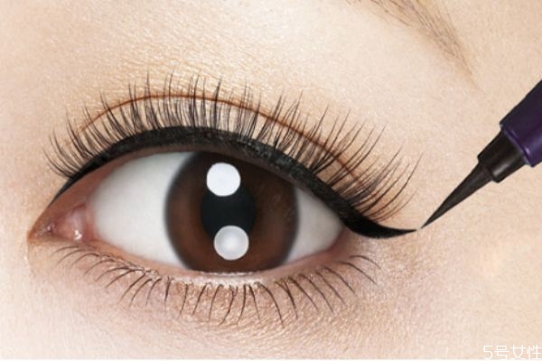 畫(huà)內(nèi)眼線會(huì)滲到眼睛里嗎 畫(huà)內(nèi)眼線對(duì)眼睛有傷害嗎 畫(huà)內(nèi)眼線會(huì)滲到眼睛里嗎 畫(huà)內(nèi)眼線對(duì)眼睛有傷害嗎