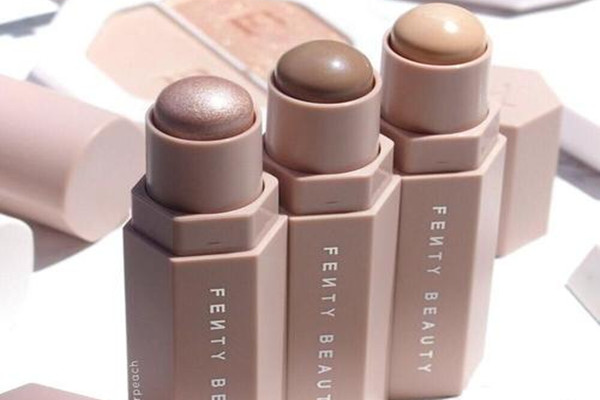 蕾哈娜修容棒好用嗎 蕾哈娜修容棒哪個顏色好用 蕾哈娜修容棒好用嗎 蕾哈娜修容棒哪個顏色好用