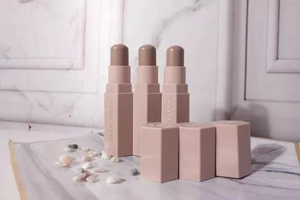 蕾哈娜修容棒好用嗎 蕾哈娜修容棒哪個(gè)顏色好用 蕾哈娜修容棒好用嗎 蕾哈娜修容棒哪個(gè)顏色好用