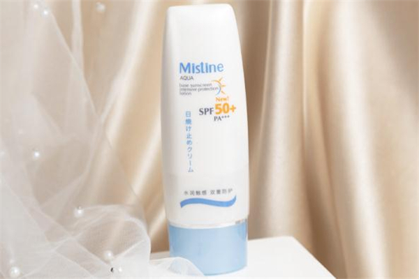 mistine小藍帽和小黃帽的區(qū)別 mistine小黃帽防曬霜價格 mistine小藍帽和小黃帽的區(qū)別 mistine小黃帽防曬霜價格