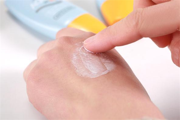 mistine小黃帽防曬霜成分 mistine小黃帽防曬霜孕婦能用嗎 mistine小黃帽防曬霜成分 mistine小黃帽防曬霜孕婦能用嗎