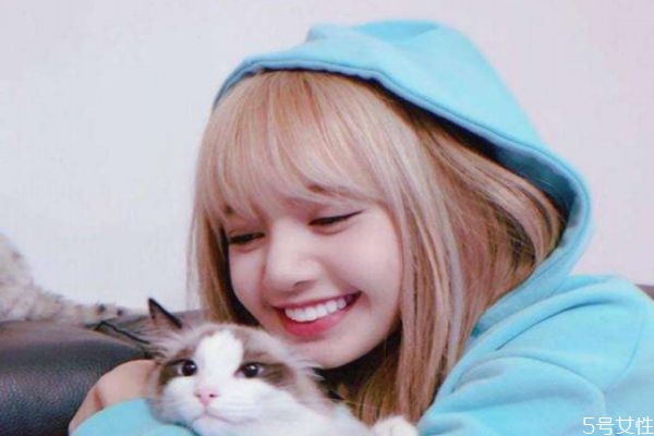 為什么干性皮膚不出油也容易長痘痘 干性皮膚長痘怎么辦 為什么干性皮膚不出油也容易長痘痘 干性皮膚長痘怎么辦