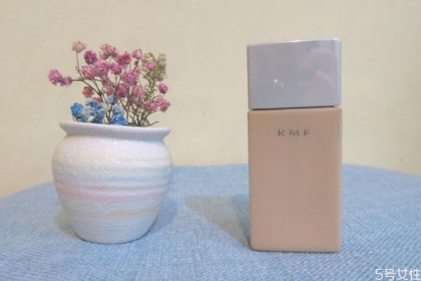 防曬后可以直接粉底嗎 粉底是在防曬之后擦嗎 防曬后可以直接粉底嗎 粉底是在防曬之后擦嗎