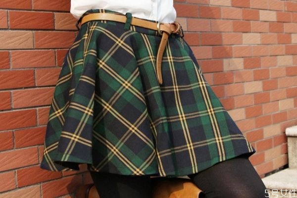 格子短裙怎么搭配上衣 格子短裙搭配上衣的方法 格子短裙怎么搭配上衣 格子短裙搭配上衣的方法