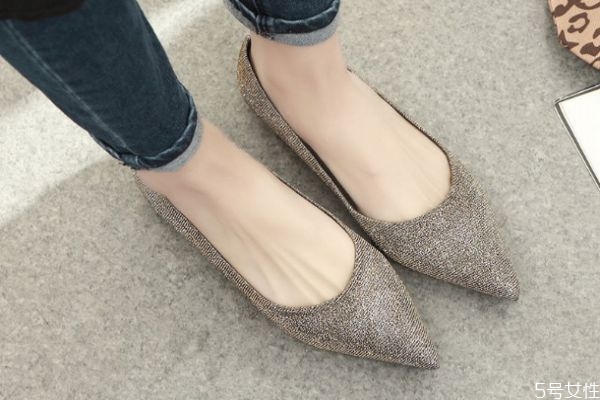 尖頭鞋怎么搭配好看 尖頭鞋的搭配技巧 尖頭鞋怎么搭配好看 尖頭鞋的搭配技巧