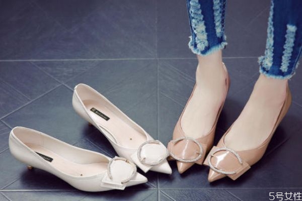 尖頭鞋怎么搭配好看 尖頭鞋的搭配技巧 尖頭鞋怎么搭配好看 尖頭鞋的搭配技巧