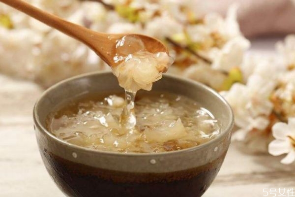 雪燕的功效與作用 吃雪燕有什么好處 雪燕的功效與作用 吃雪燕有什么好處