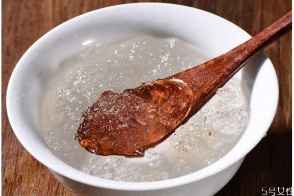 雪燕不能和什么一起吃 什么不能和雪燕一起吃 雪燕不能和什么一起吃 什么不能和雪燕一起吃