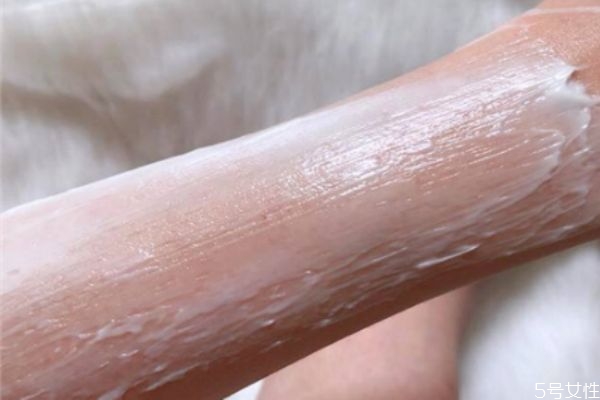 身體乳可以涂脖子和胸部嗎 脖子可以用身體乳嗎 身體乳可以涂脖子和胸部嗎 脖子可以用身體乳嗎