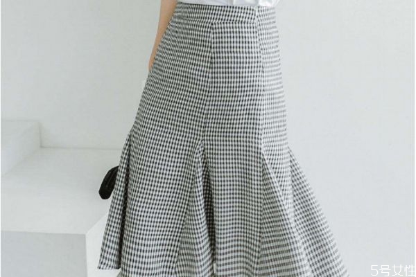半身魚尾裙如何搭配 半身魚尾裙的搭配選擇 半身魚尾裙如何搭配 半身魚尾裙的搭配選擇