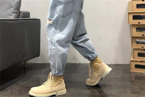 港風(fēng)牛仔褲配什么鞋子好看 港風(fēng)牛仔褲搭配圖片 港風(fēng)牛仔褲配什么鞋子好看 港風(fēng)牛仔褲搭配圖片