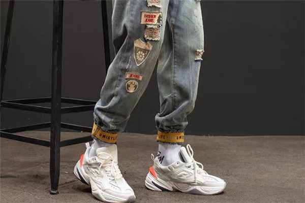 港風(fēng)牛仔褲配什么鞋子好看 港風(fēng)牛仔褲搭配圖片 港風(fēng)牛仔褲配什么鞋子好看 港風(fēng)牛仔褲搭配圖片