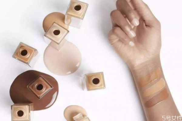 粉底液使用太多會(huì)傷害皮膚嗎 粉底液對(duì)皮膚傷害大嗎 粉底液使用太多會(huì)傷害皮膚嗎 粉底液對(duì)皮膚傷害大嗎