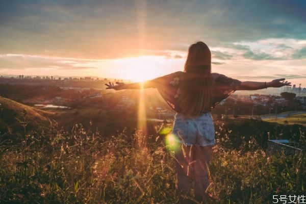 冷戰(zhàn)分手要說清楚嗎 冷戰(zhàn)期間女生該怎么做 冷戰(zhàn)分手要說清楚嗎 冷戰(zhàn)期間女生該怎么做