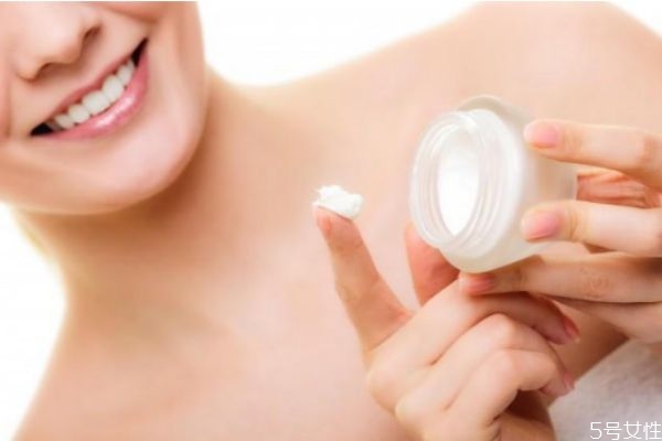 面膜對(duì)皮膚有傷害嗎 面膜含什么成分不能買(mǎi)