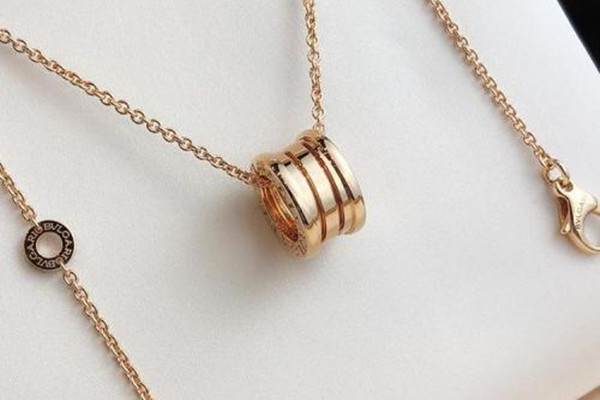 寶格麗彈簧項(xiàng)鏈好看嗎 寶格麗彈簧項(xiàng)鏈?zhǔn)鞘步? alt=