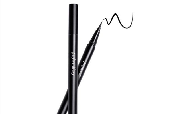 完美日記小槍管眼線液筆適合新手嗎 完美日記小槍管眼線液筆好用嗎 完美日記小槍管眼線液筆適合新手嗎 完美日記小槍管眼線液筆好用嗎