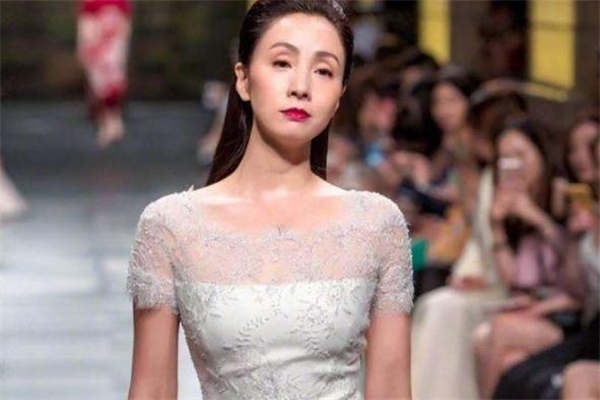 眼窩凹陷填充手術(shù)效果怎么樣 眼窩凹陷可以做手術(shù)嗎 眼窩凹陷填充手術(shù)效果怎么樣 眼窩凹陷可以做手術(shù)嗎