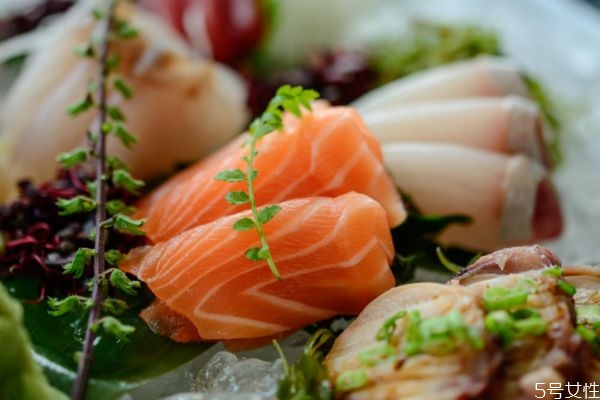 生魚片含有寄生蟲嗎 經(jīng)常吃生魚片好嗎 生魚片含有寄生蟲嗎 經(jīng)常吃生魚片好嗎