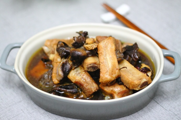 蘑菇燉排骨的做法 蘑菇燉排骨怎么做好吃 蘑菇燉排骨的做法 蘑菇燉排骨怎么做好吃