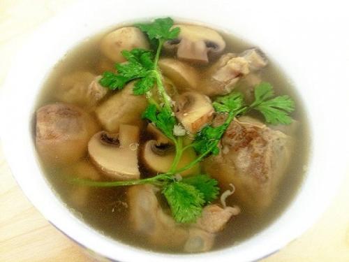 蘑菇燉排骨的做法 蘑菇燉排骨怎么做好吃 蘑菇燉排骨的做法 蘑菇燉排骨怎么做好吃