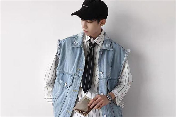 牛仔馬甲里面穿什么好看 牛仔馬甲配什么內(nèi)搭好看 牛仔馬甲里面穿什么好看 牛仔馬甲配什么內(nèi)搭好看