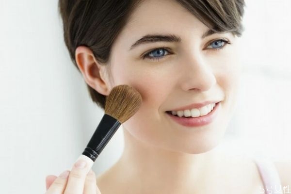 痘痘肌化妝要用隔離嗎 痘肌選擇化妝品 痘痘肌化妝要用隔離嗎 痘肌選擇化妝品