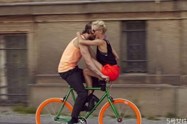 已婚男斷聯(lián)多久會想情人 男人婚外情結束的規(guī)律 已婚男斷聯(lián)多久會想情人 男人婚外情結束的規(guī)律