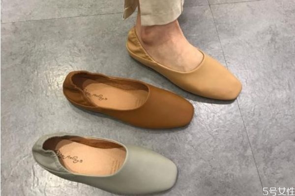 樂福鞋應(yīng)該怎么搭配 樂福鞋搭配技巧 樂福鞋應(yīng)該怎么搭配 樂福鞋搭配技巧