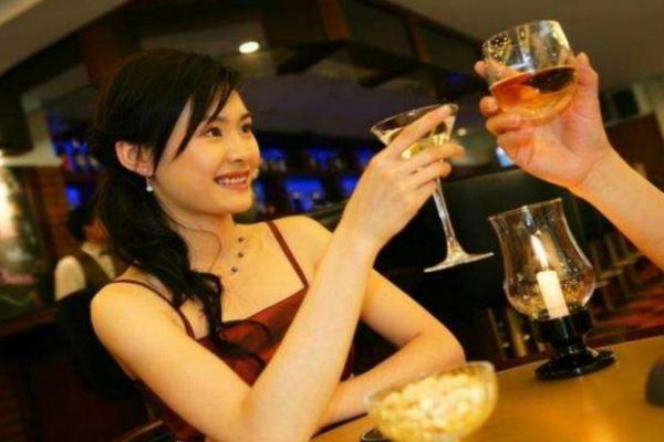 女人腳踏兩條船的表現(xiàn) ?女人腳踏兩條船的特征 女人腳踏兩條船的表現(xiàn) ?女人腳踏兩條船的特征