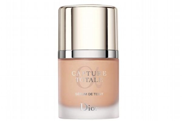 補妝可以用不是一個牌子的粉底液么 補妝還用粉底液嗎 補妝可以用不是一個牌子的粉底液么 補妝還用粉底液嗎