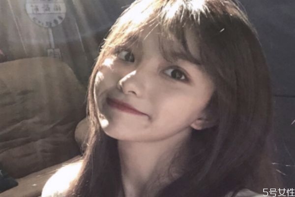 離子燙和柔順哪個好 一般做個離子燙需要多長時間 離子燙和柔順哪個好 一般做個離子燙需要多長時間