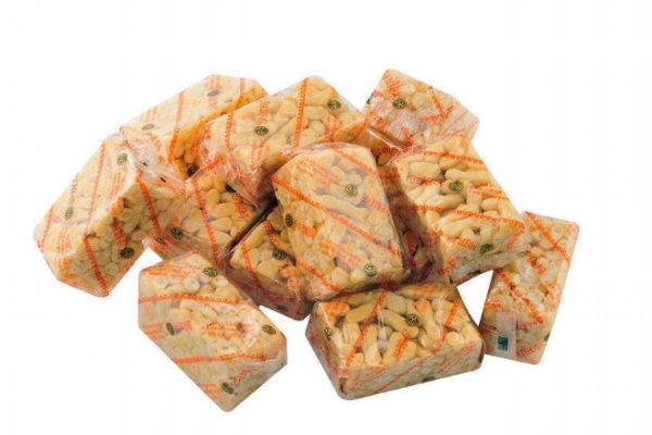 沙琪瑪?shù)臒崃扛邌?減肥可以吃沙琪瑪嗎 沙琪瑪?shù)臒崃扛邌?減肥可以吃沙琪瑪嗎