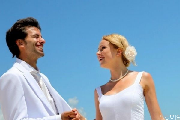 男人對你沒有興趣的表現(xiàn) 如何分辨男生對你有沒有興趣 男人對你沒有興趣的表現(xiàn) 如何分辨男生對你有沒有興趣